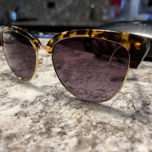 *Brand New* Oscar de la Renta Cat Eye Sunglasses